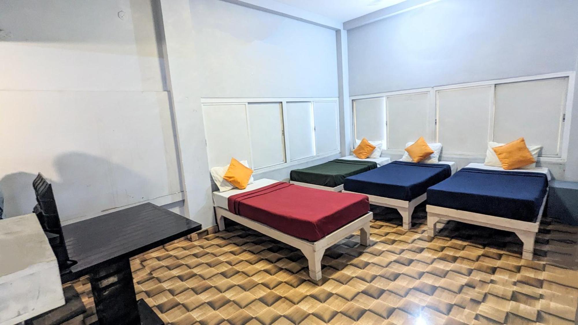 Hotel Jee, Варанаси Екстериор снимка